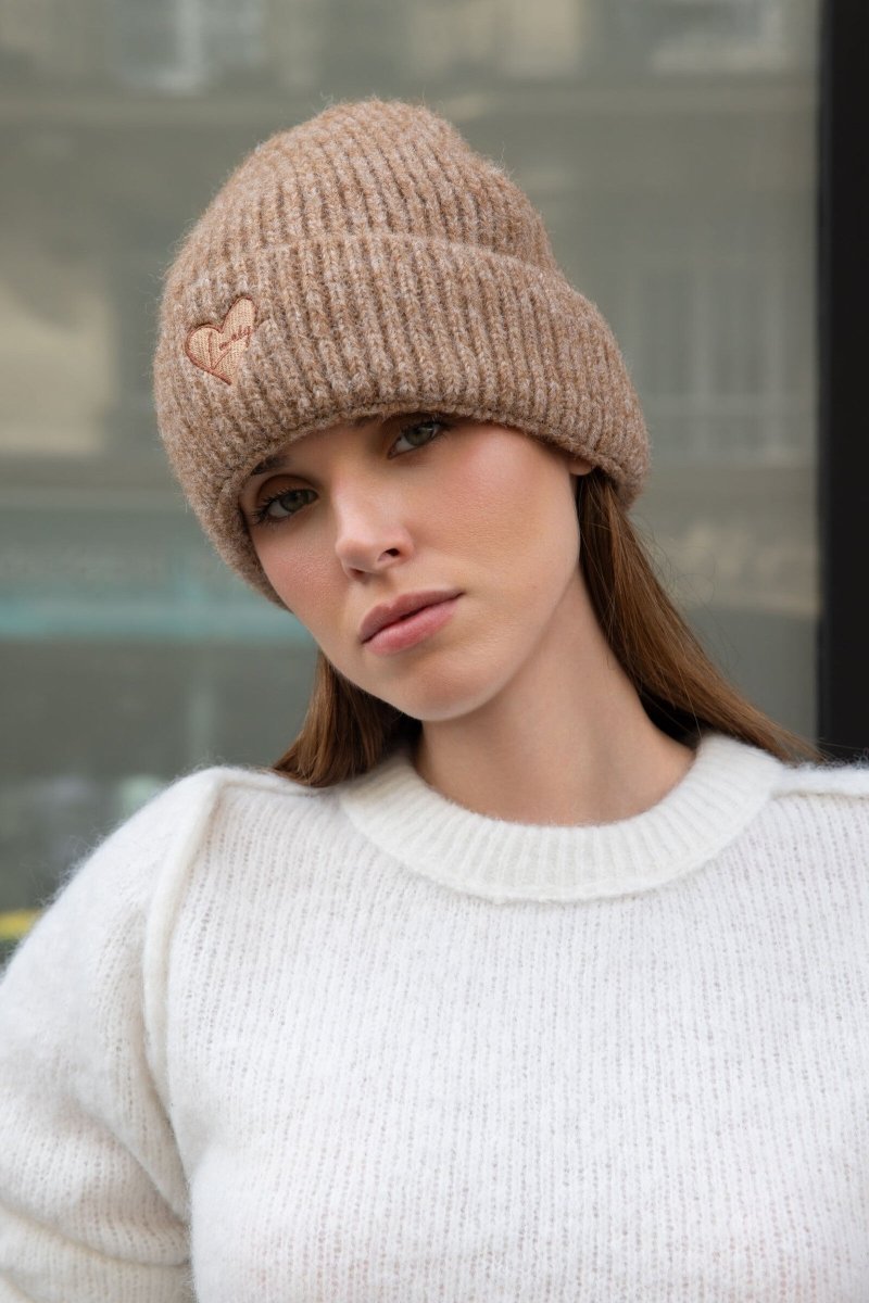 Bonnet café doublé polaire avec cœur Lovely sur le revers - RIVE GAUCHE