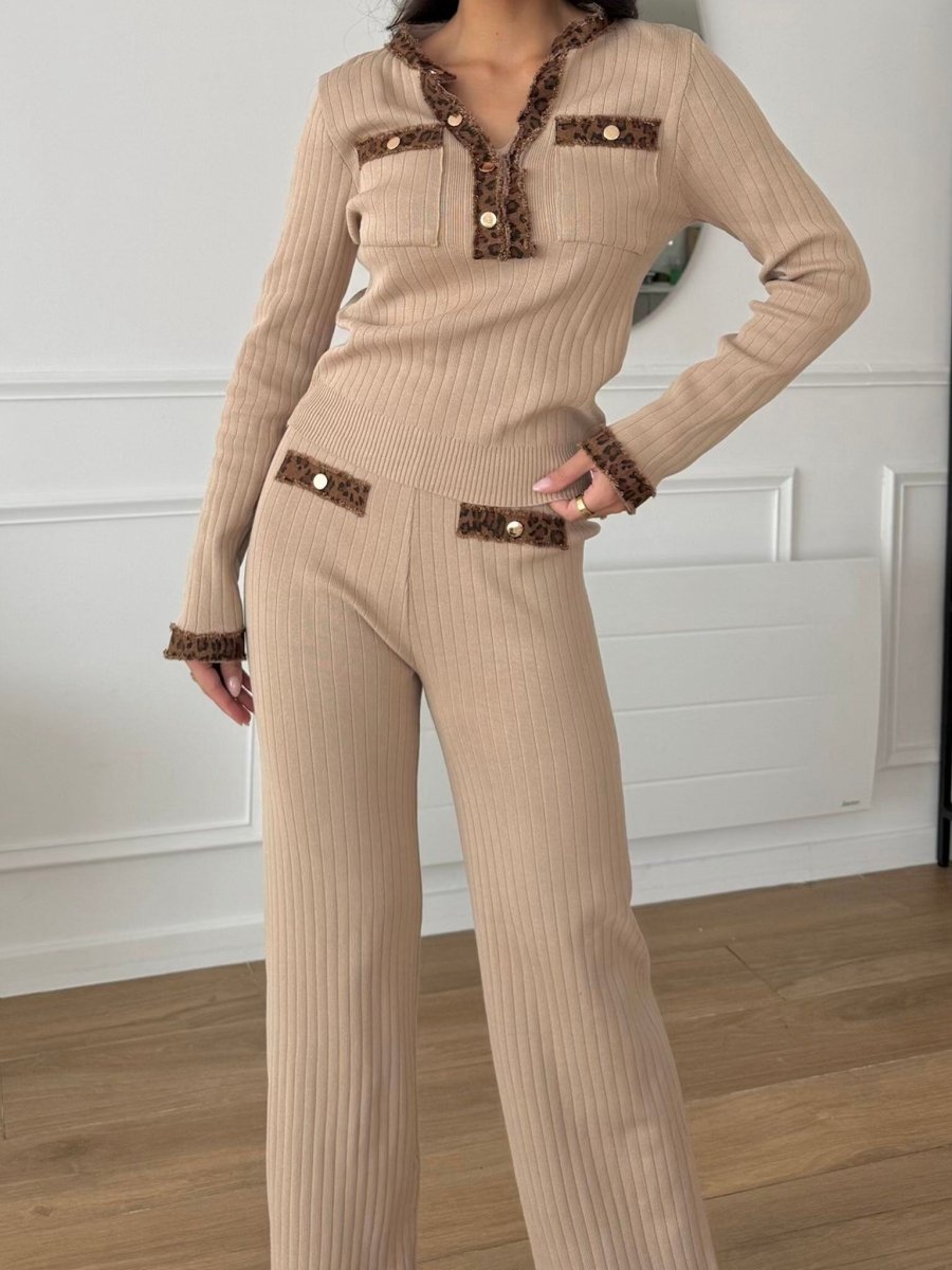Ensemble en maille beige avec détails léopard et boutons dorés - RIVE GAUCHE