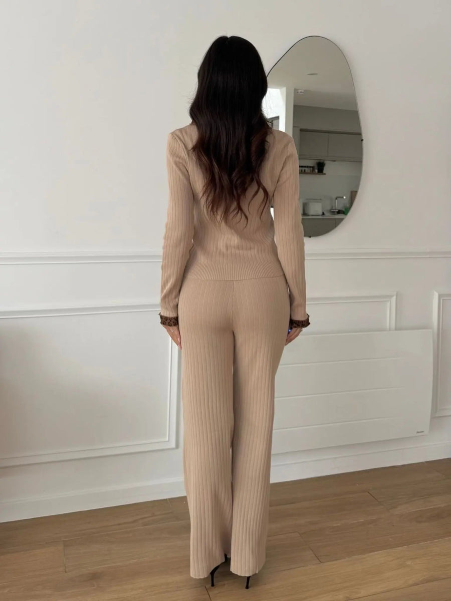 Ensemble en maille beige avec détails léopard et boutons dorés - RIVE GAUCHE