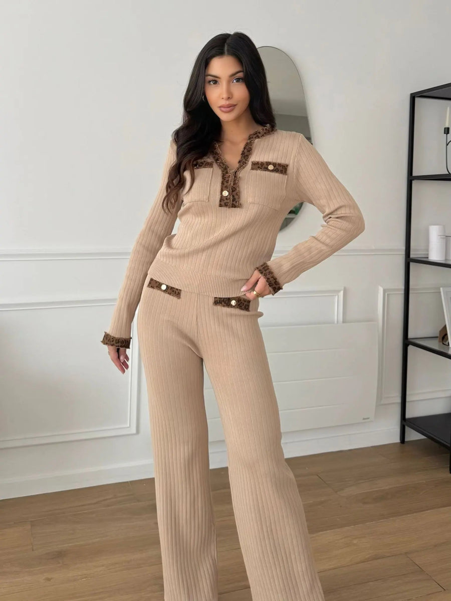 Ensemble en maille beige avec détails léopard et boutons dorés - RIVE GAUCHE
