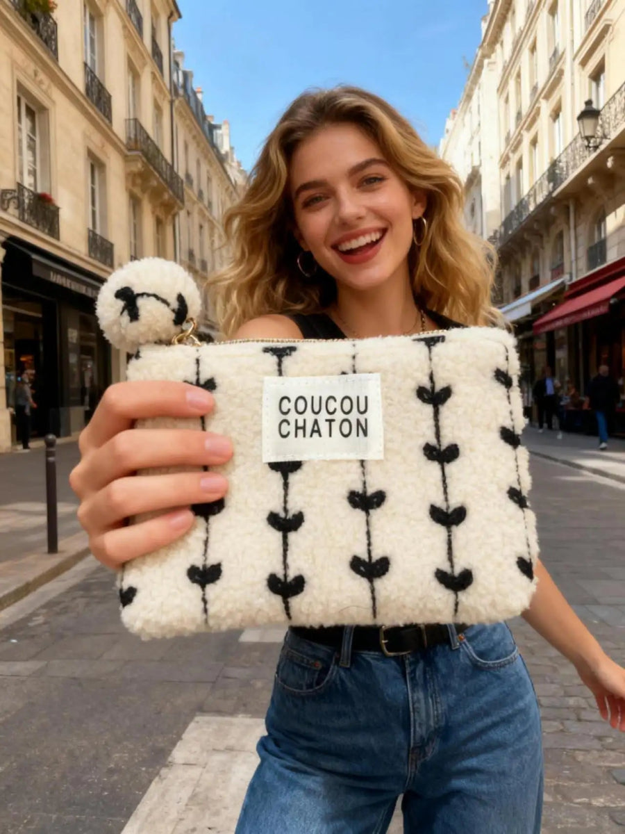 Pochette porte monnaie en moumoute avec ligne floral brodées COUCOU CHATON blanc - RIVE GAUCHE