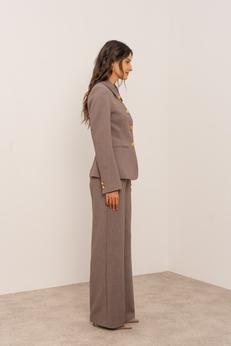 Veste cintrée taupe Aura avec col chemise structuré et boutons dorés - RIVE GAUCHE