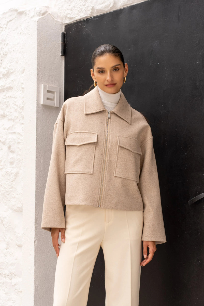 Veste courte structurée beige en laine mélangée à poches plaquées - RIVE GAUCHE