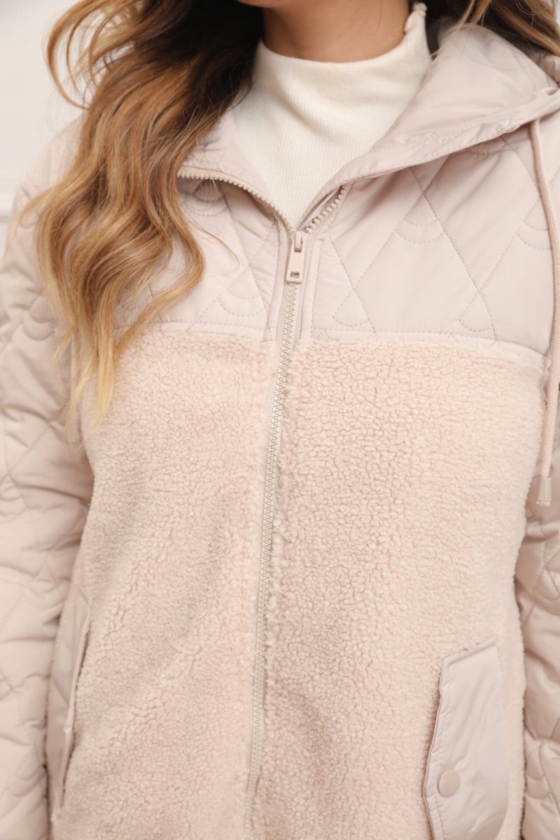 Veste matelassée écrue avec capuche en fourrure d’agneau - RIVE GAUCHE